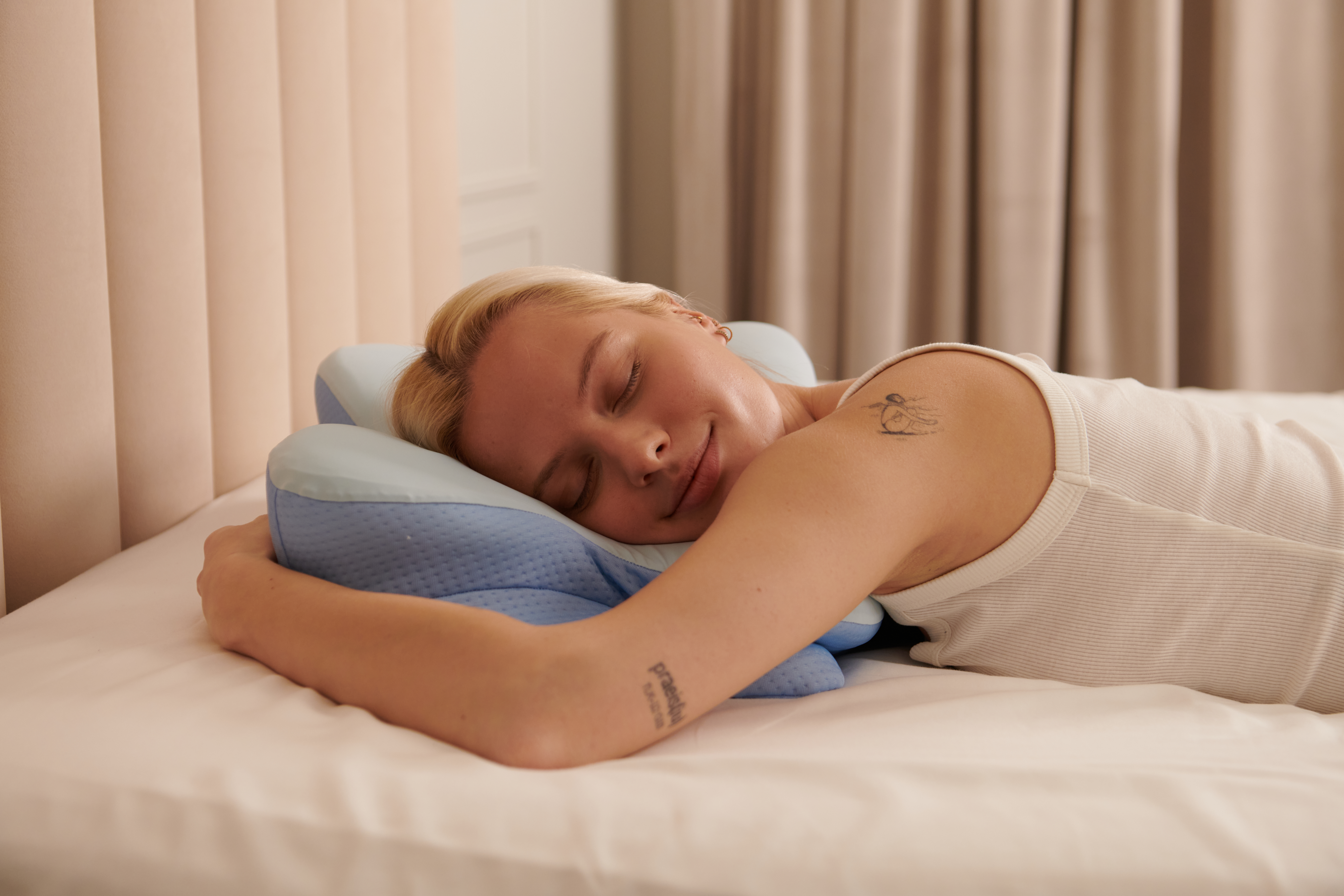 Derila Ergo pillow shown during sleep
